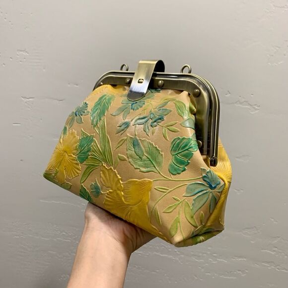 Handmade Genuine Leather Floral Embossed Chic Metal Frame Bag/Crossbody - Picture 9 of 15